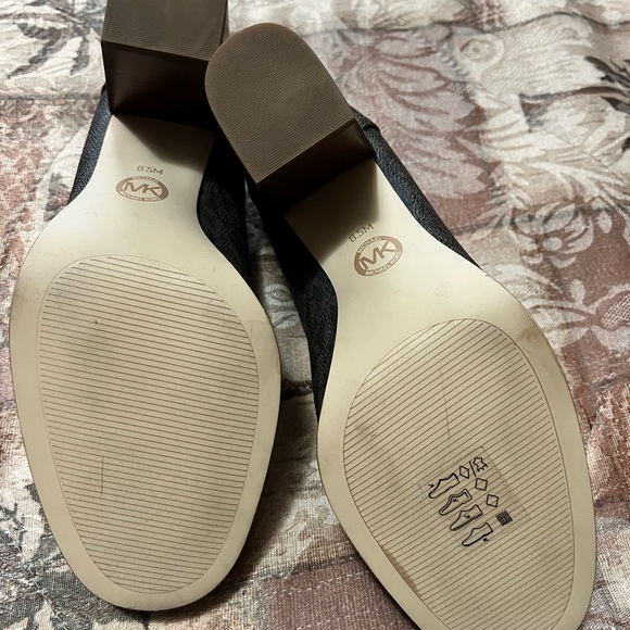 Michael Kors monogrammed heeled shoes, size 8 1/2 - Picture 8 of 9